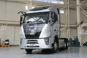 中國(guó)重汽黃河X(jué)7 6×4 460馬力牽引車